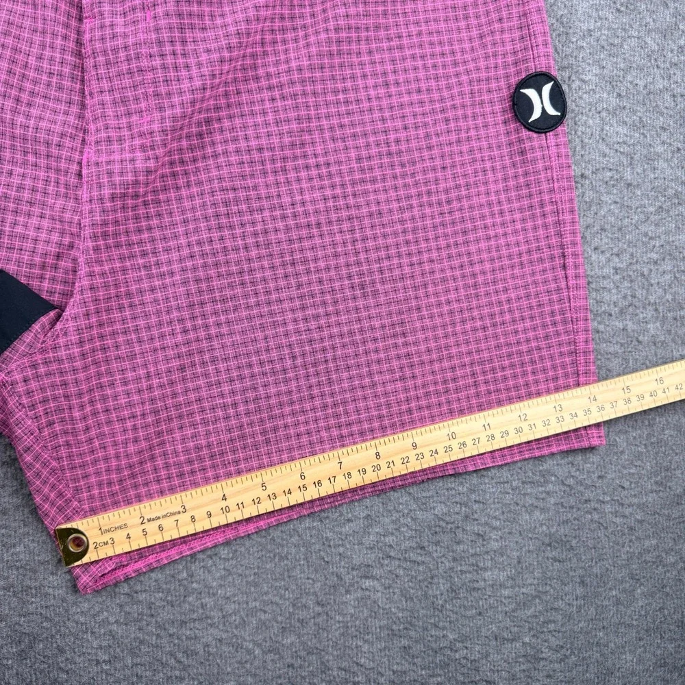 Hurley Phantom Board Shorts Men's 40 Pink Black Plaid Striped Swim Trunks AQ9990
